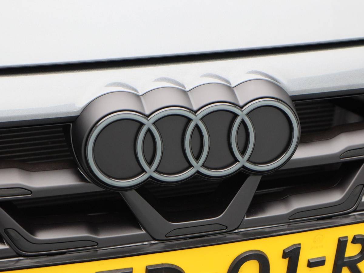 Audi A3 Audi A3 Sportback 45 TFSi e 272 Pk S-line Competition | Stoelverwarming | Trekhaak | Adaptive Cruise | Camera | CarPlay | 18 Inch | 12.686 Km !!
