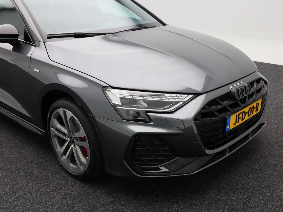 Audi A3 Audi A3 Sportback 45 TFSi e 272 Pk S-line Competition | Stoelverwarming | Trekhaak | Adaptive Cruise | Camera | CarPlay | 18 Inch | 12.686 Km !!