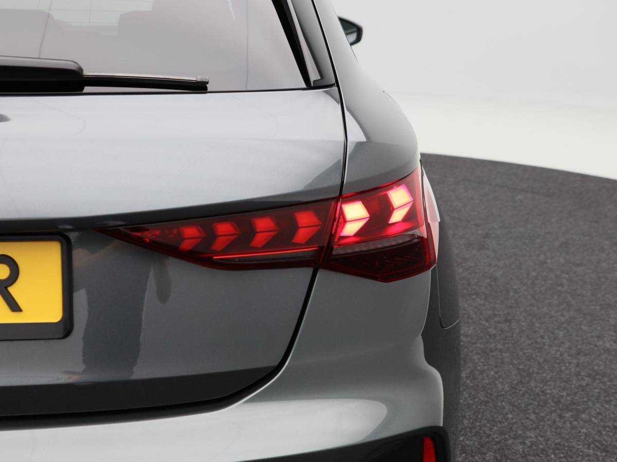 Audi A3 Audi A3 Sportback 45 TFSi e 272 Pk S-line Competition | Stoelverwarming | Trekhaak | Adaptive Cruise | Camera | CarPlay | 18 Inch | 12.686 Km !!