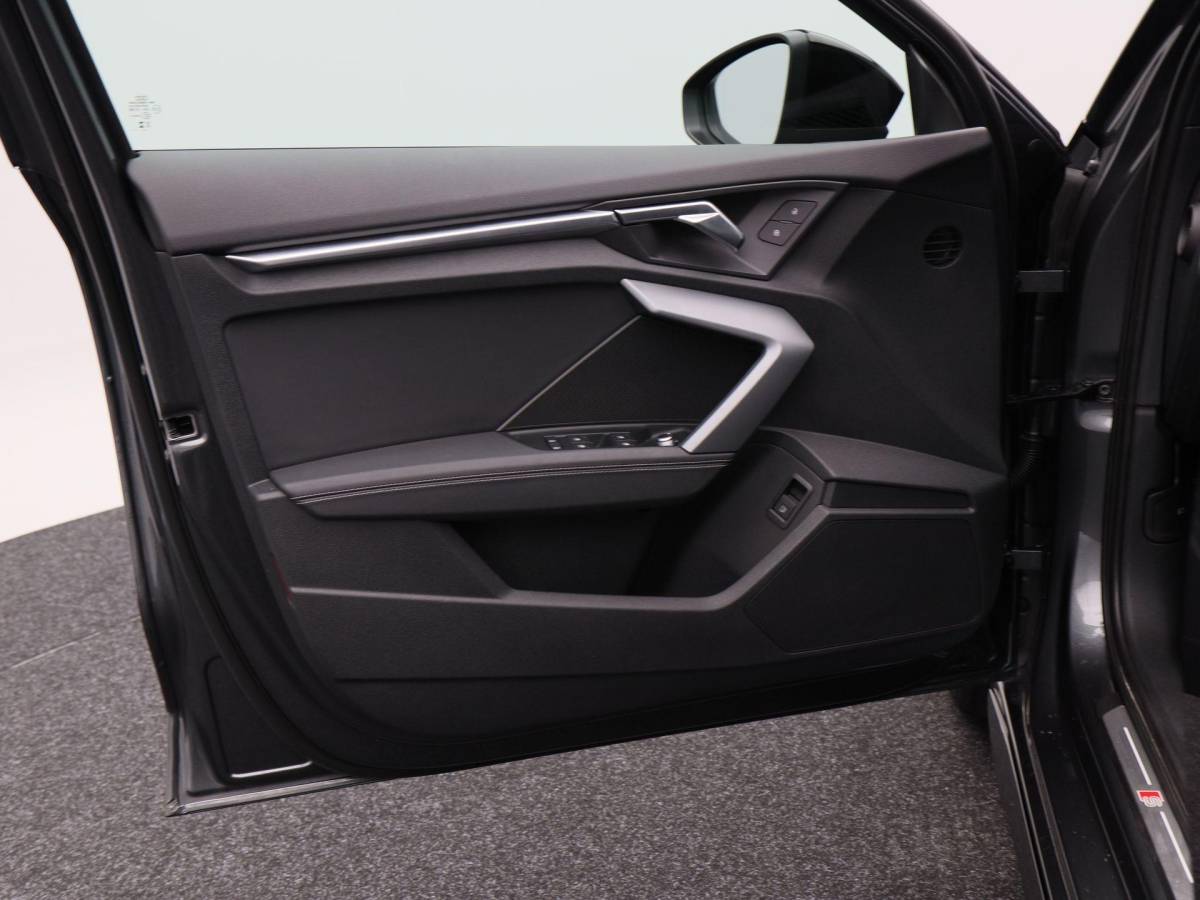 Audi A3 Audi A3 Sportback 45 TFSi e 272 Pk S-line Competition | Stoelverwarming | Trekhaak | Adaptive Cruise | Camera | CarPlay | 18 Inch | 12.686 Km !!