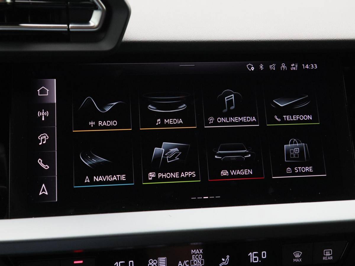 Audi A3 Audi A3 Sportback 45 TFSi e 272 Pk S-line Competition | Stoelverwarming | Trekhaak | Adaptive Cruise | Camera | CarPlay | 18 Inch | 12.686 Km !!