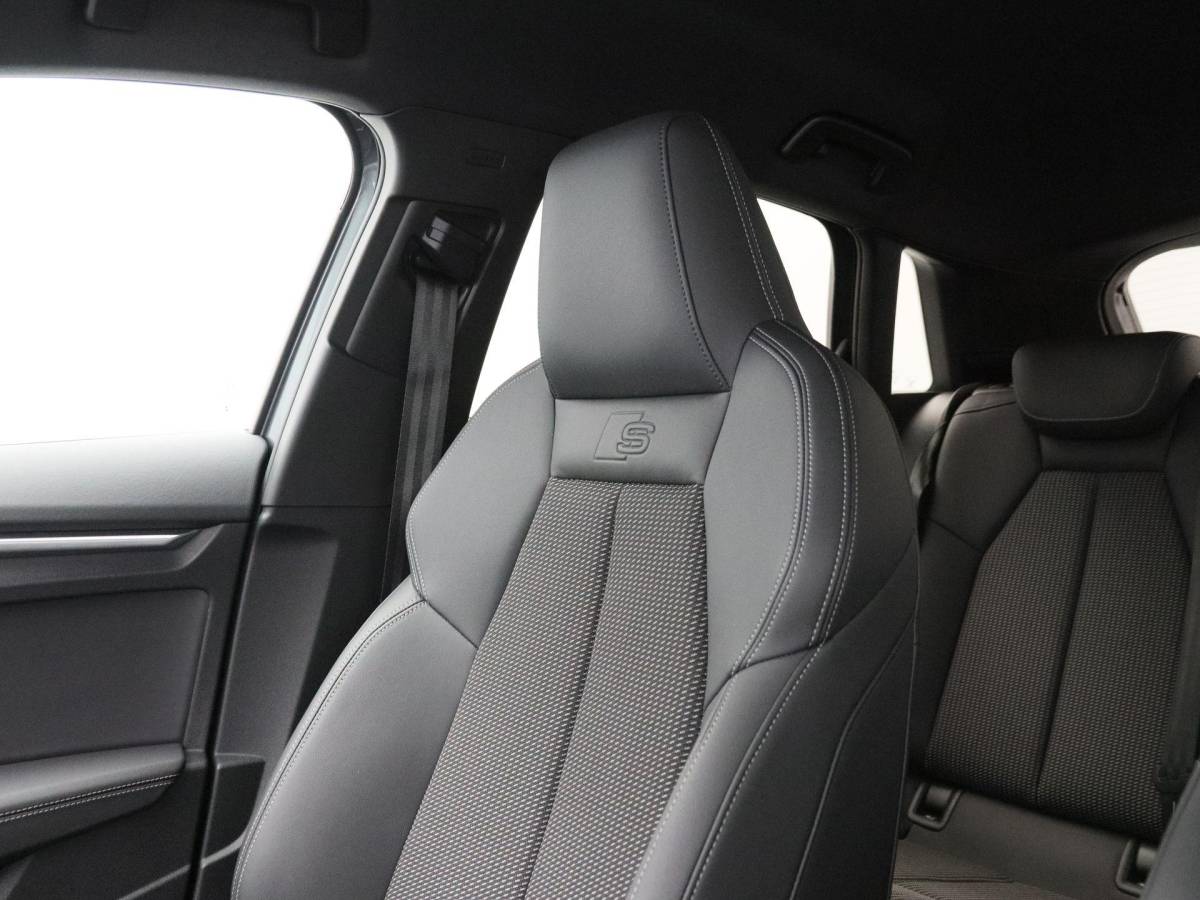 Audi A3 Audi A3 Sportback 45 TFSi e 272 Pk S-line Competition | Stoelverwarming | Trekhaak | Adaptive Cruise | Camera | CarPlay | 18 Inch | 12.686 Km !!