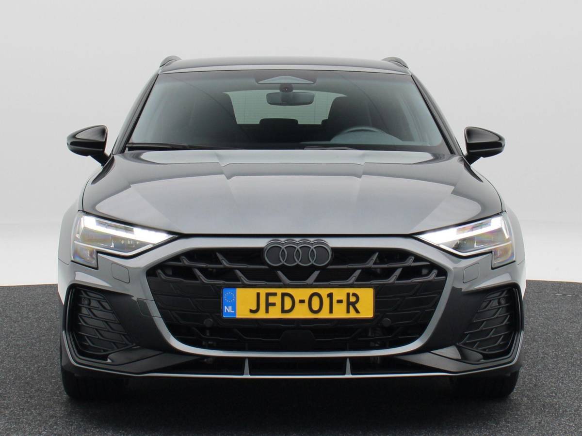 Audi A3 Audi A3 Sportback 45 TFSi e 272 Pk S-line Competition | Stoelverwarming | Trekhaak | Adaptive Cruise | Camera | CarPlay | 18 Inch | 12.686 Km !!