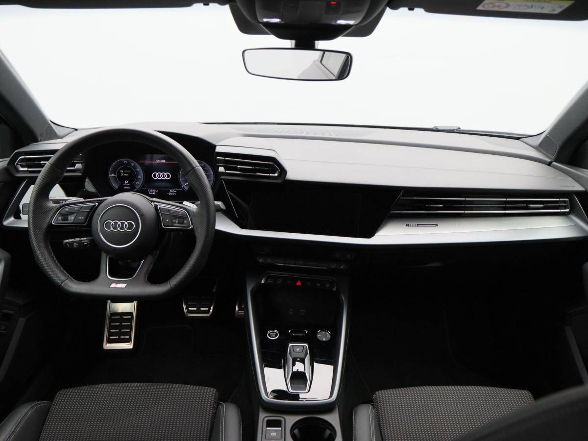 Audi A3 Audi A3 Sportback 45 TFSi e 272 Pk S-line Competition | Stoelverwarming | Trekhaak | Adaptive Cruise | Camera | CarPlay | 18 Inch | 12.686 Km !!