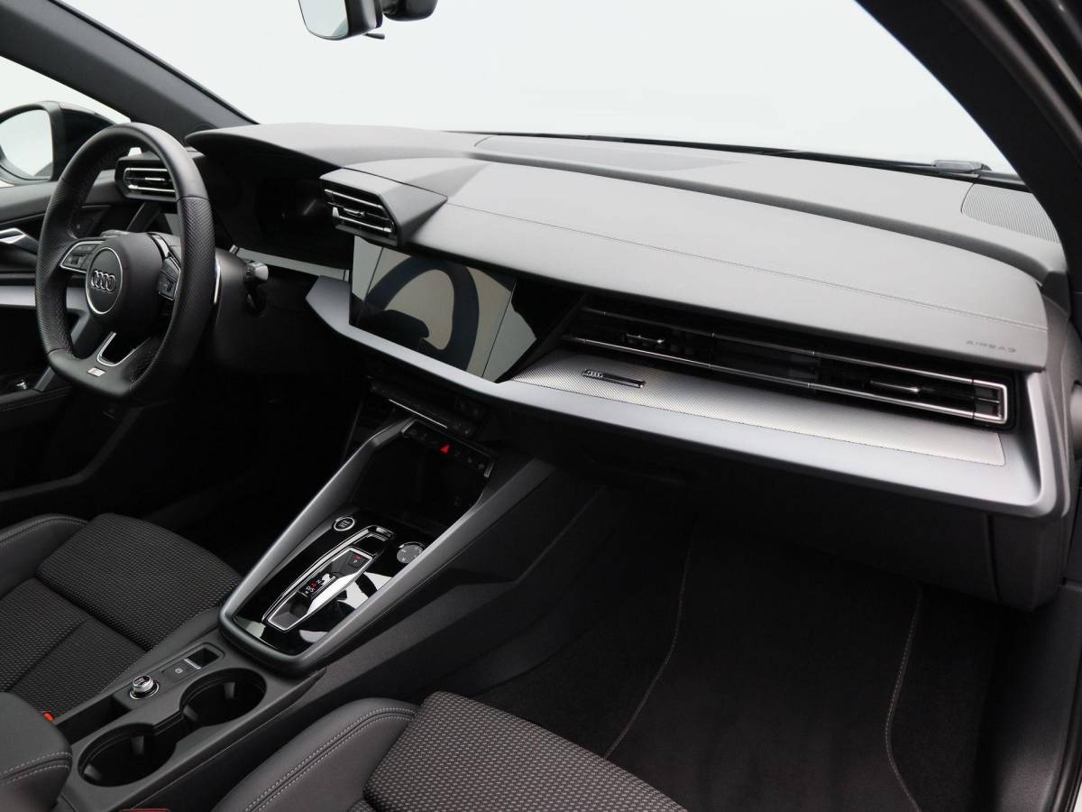 Audi A3 Audi A3 Sportback 45 TFSi e 272 Pk S-line Competition | Stoelverwarming | Trekhaak | Adaptive Cruise | Camera | CarPlay | 18 Inch | 12.686 Km !!