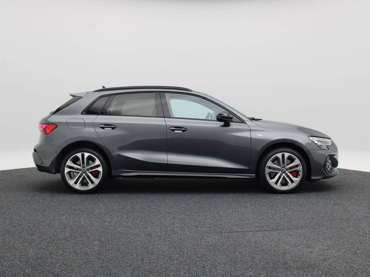 Audi A3 Audi A3 Sportback 45 TFSi e 272 Pk S-line Competition | Stoelverwarming | Trekhaak | Adaptive Cruise | Camera | CarPlay | 18 Inch | 12.686 Km !!
