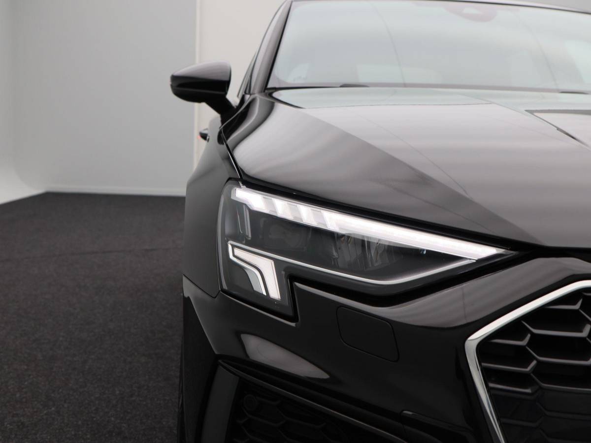Audi A3 Audi A3 Sportback 30 TFSi 110 Pk Automaat S-Line | Panorama dak | Cruise Control | Camera | CarPlay | Half Leer | 18 Inch | 65.065 Km !!
