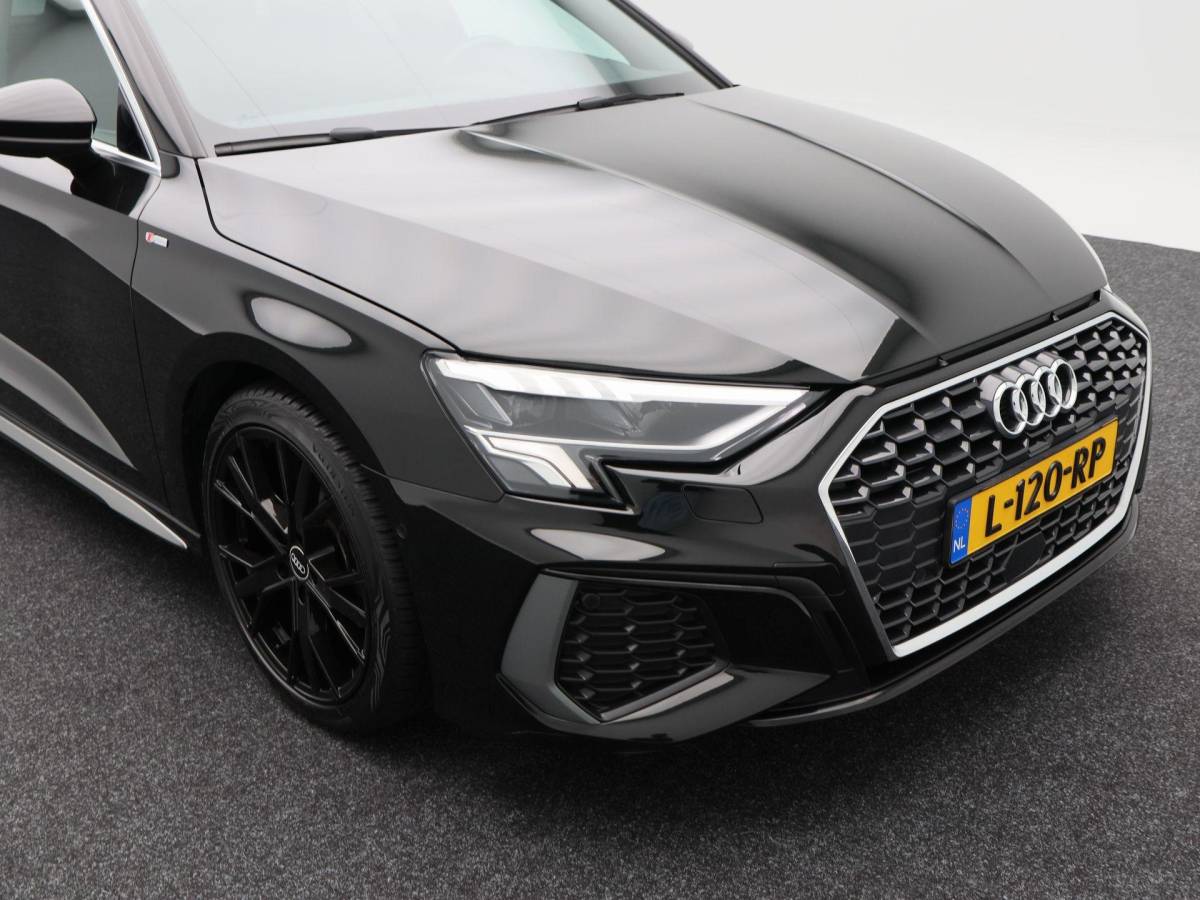 Audi A3 Audi A3 Sportback 30 TFSi 110 Pk Automaat S-Line | Panorama dak | Cruise Control | Camera | CarPlay | Half Leer | 18 Inch | 65.065 Km !!
