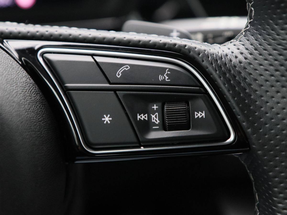 Audi A3 Audi A3 Sportback 30 TFSi 110 Pk Automaat S-Line | Panorama dak | Cruise Control | Camera | CarPlay | Half Leer | 18 Inch | 65.065 Km !!