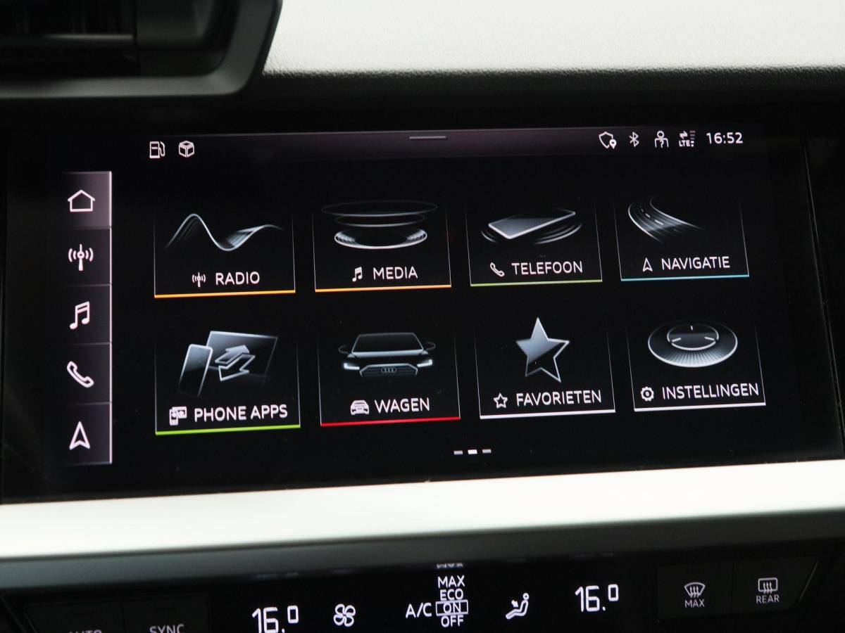 Audi A3 Audi A3 Sportback 30 TFSi 110 Pk Automaat S-Line | Panorama dak | Cruise Control | Camera | CarPlay | Half Leer | 18 Inch | 65.065 Km !!