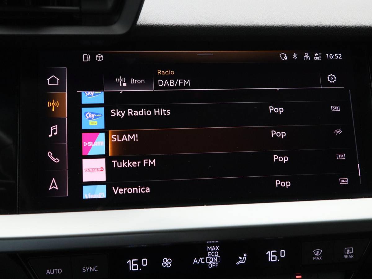 Audi A3 Audi A3 Sportback 30 TFSi 110 Pk Automaat S-Line | Panorama dak | Cruise Control | Camera | CarPlay | Half Leer | 18 Inch | 65.065 Km !!