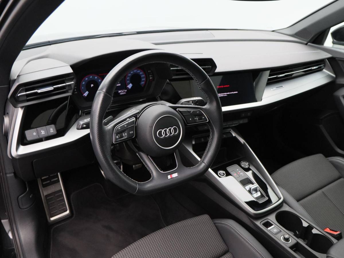 Audi A3 Audi A3 Sportback 30 TFSi 110 Pk Automaat S-Line | Panorama dak | Cruise Control | Camera | CarPlay | Half Leer | 18 Inch | 65.065 Km !!