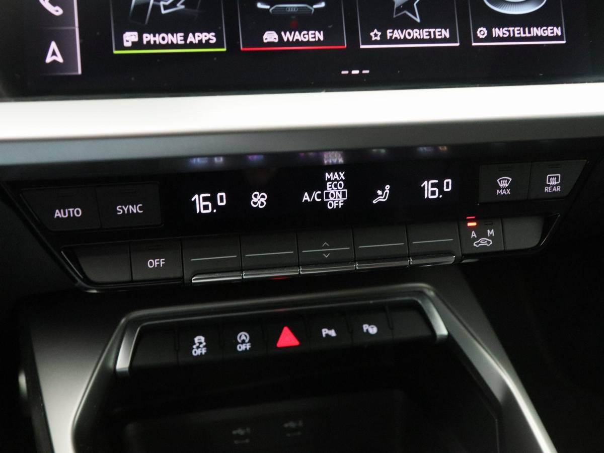 Audi A3 Audi A3 Sportback 30 TFSi 110 Pk Automaat S-Line | Panorama dak | Cruise Control | Camera | CarPlay | Half Leer | 18 Inch | 65.065 Km !!