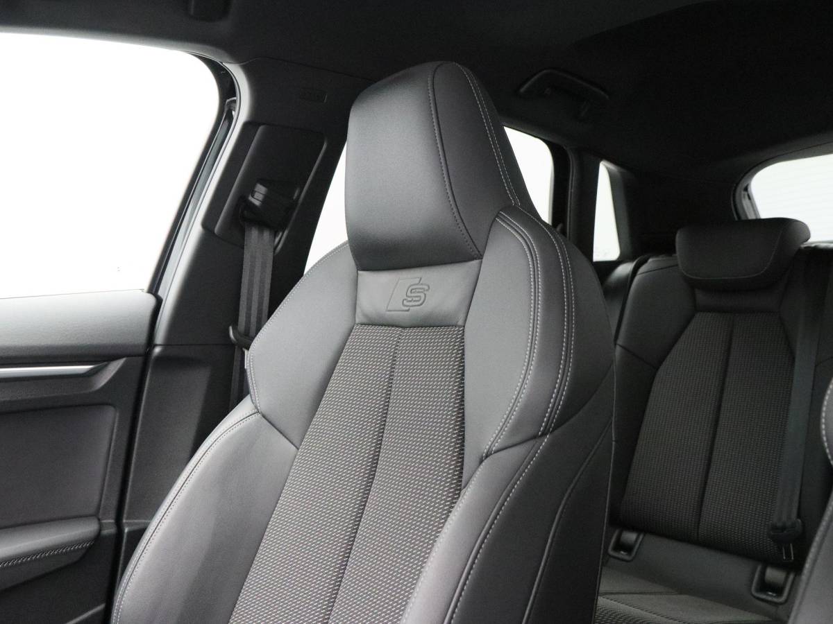 Audi A3 Audi A3 Sportback 30 TFSi 110 Pk Automaat S-Line | Panorama dak | Cruise Control | Camera | CarPlay | Half Leer | 18 Inch | 65.065 Km !!