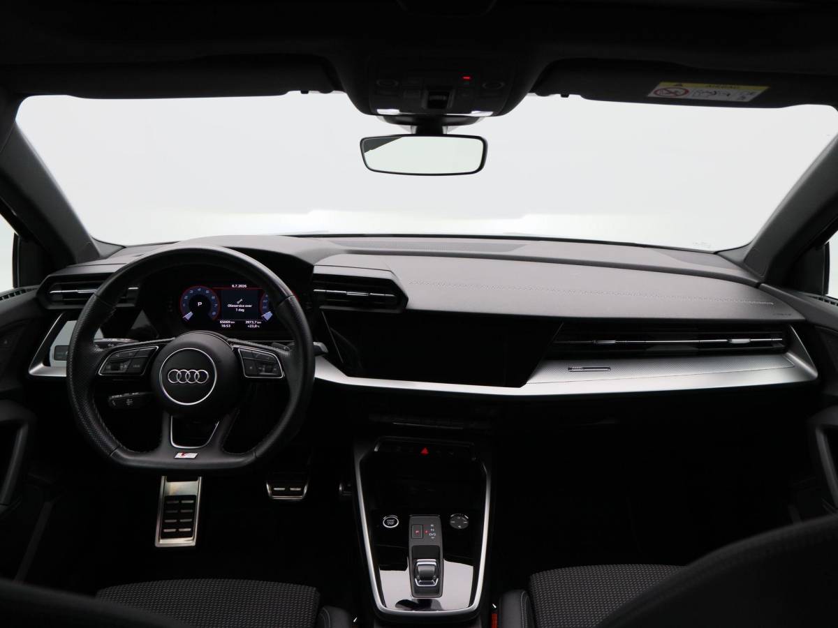 Audi A3 Audi A3 Sportback 30 TFSi 110 Pk Automaat S-Line | Panorama dak | Cruise Control | Camera | CarPlay | Half Leer | 18 Inch | 65.065 Km !!