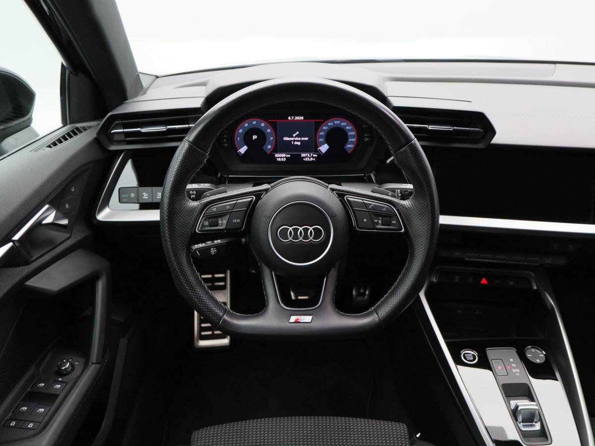 Audi A3 Audi A3 Sportback 30 TFSi 110 Pk Automaat S-Line | Panorama dak | Cruise Control | Camera | CarPlay | Half Leer | 18 Inch | 65.065 Km !!