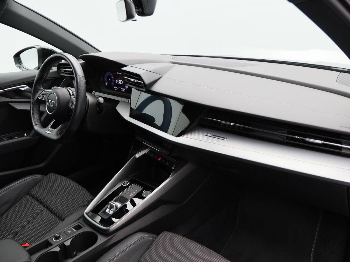 Audi A3 Audi A3 Sportback 30 TFSi 110 Pk Automaat S-Line | Panorama dak | Cruise Control | Camera | CarPlay | Half Leer | 18 Inch | 65.065 Km !!