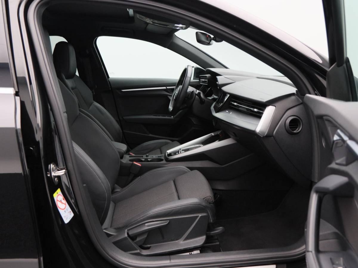 Audi A3 Audi A3 Sportback 30 TFSi 110 Pk Automaat S-Line | Panorama dak | Cruise Control | Camera | CarPlay | Half Leer | 18 Inch | 65.065 Km !!