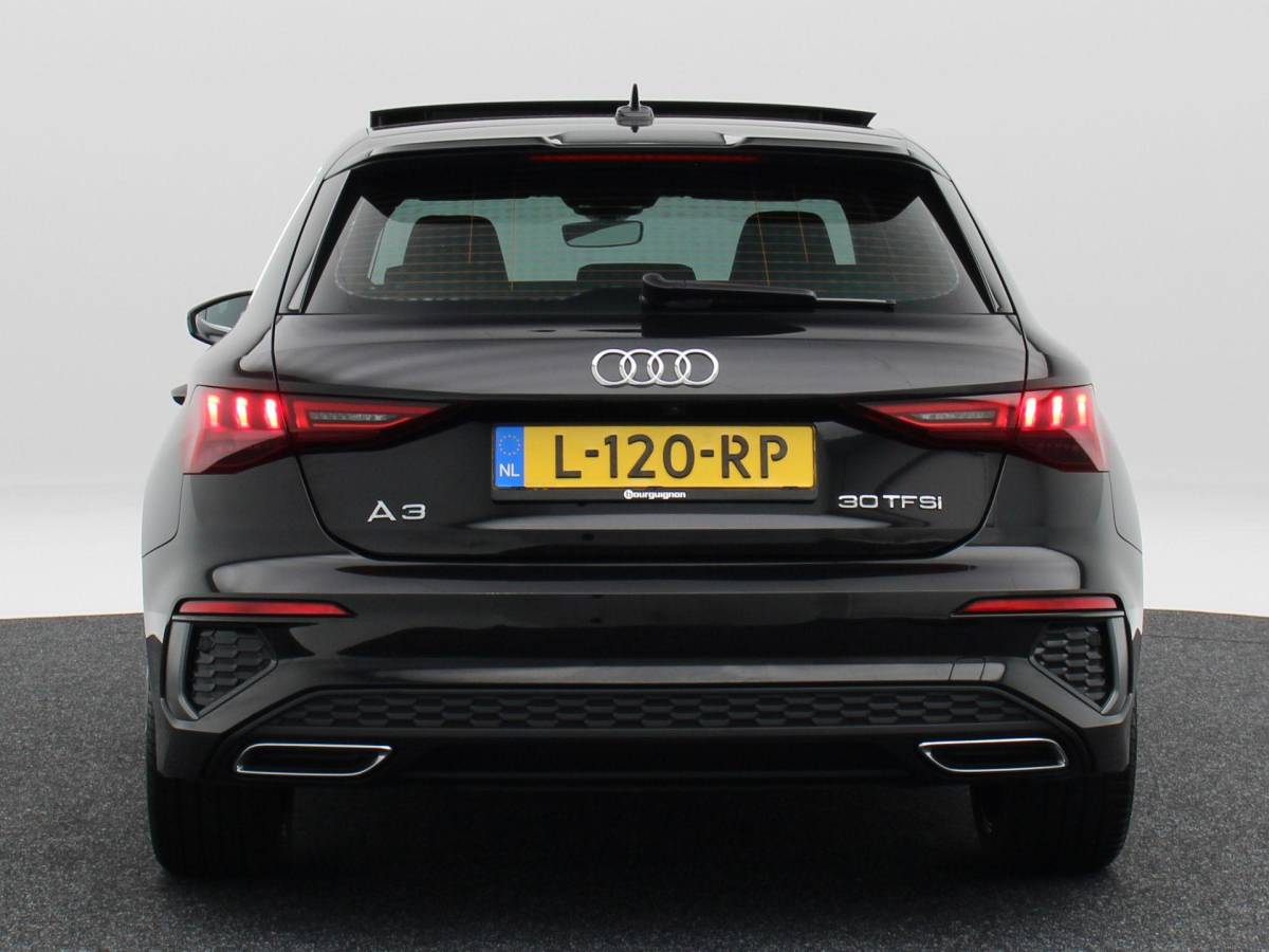 Audi A3 Audi A3 Sportback 30 TFSi 110 Pk Automaat S-Line | Panorama dak | Cruise Control | Camera | CarPlay | Half Leer | 18 Inch | 65.065 Km !!