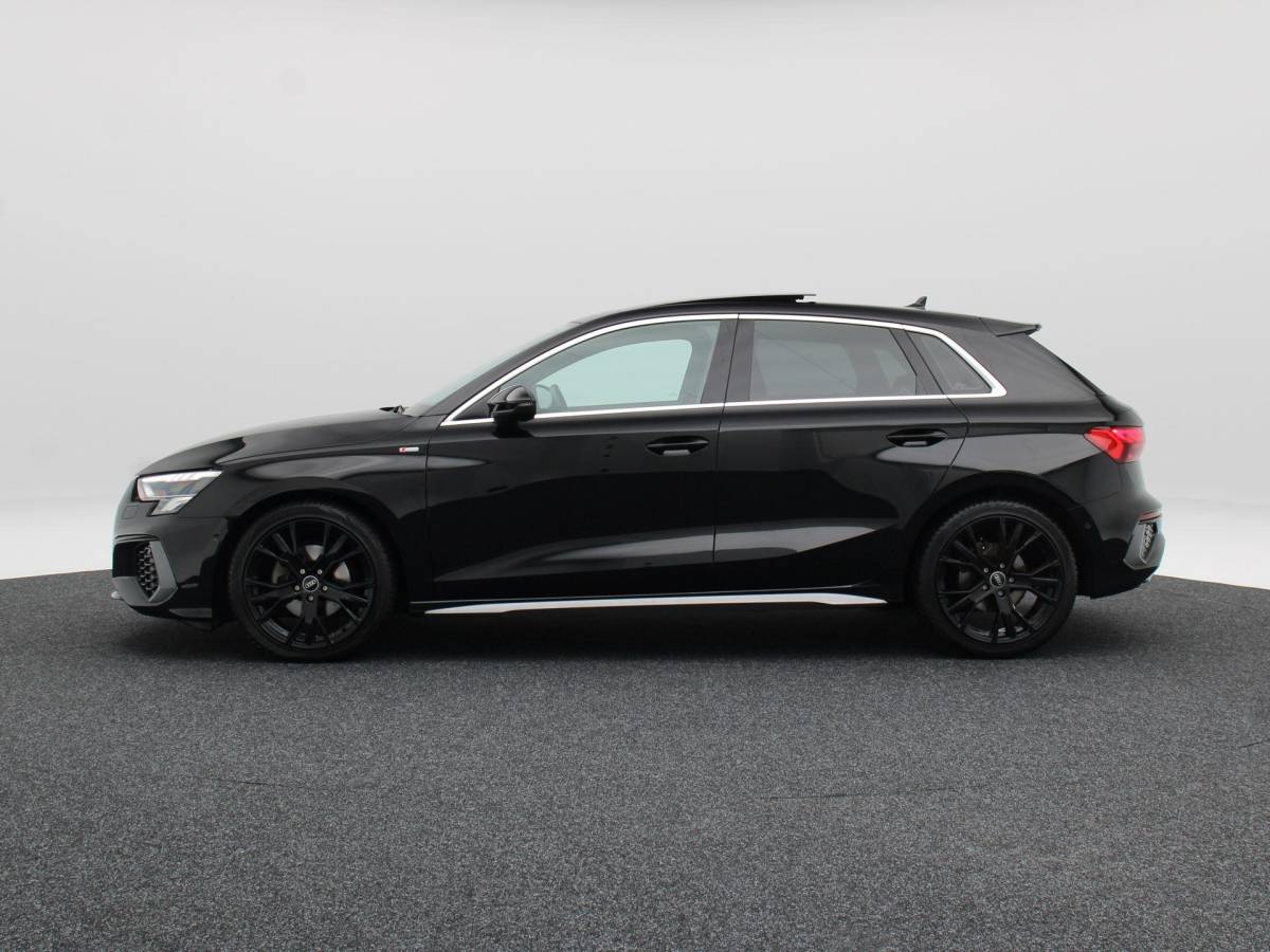 Audi A3 Audi A3 Sportback 30 TFSi 110 Pk Automaat S-Line | Panorama dak | Cruise Control | Camera | CarPlay | Half Leer | 18 Inch | 65.065 Km !!