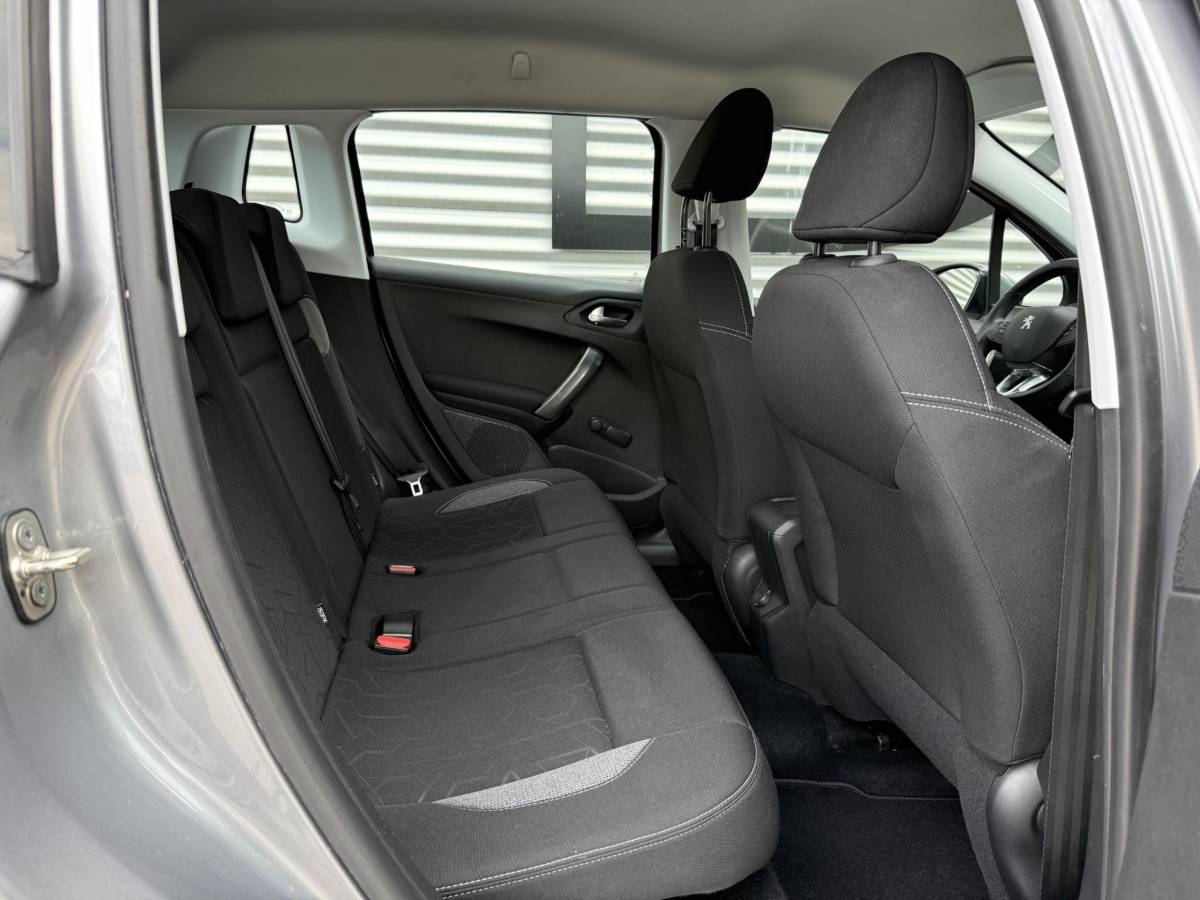 Peugeot 2008 Peugeot 2008 1.2 PureTech Blue Lion 2e Eigenaar|Navi|Carplay|Airco|PDC|Cruise|D-riem vv in 2024|N.A.P|APK tot 11-2026
