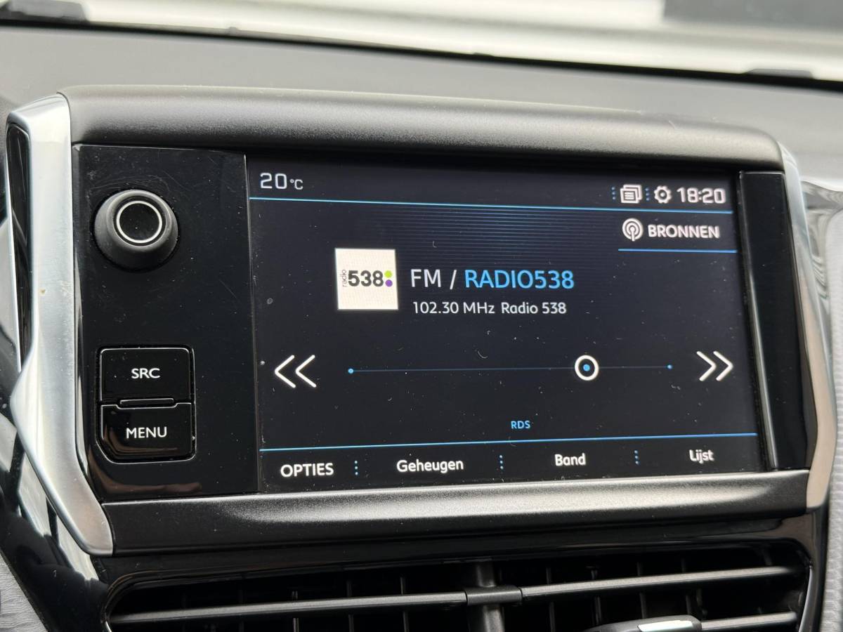 Peugeot 2008 Peugeot 2008 1.2 PureTech Blue Lion 2e Eigenaar|Navi|Carplay|Airco|PDC|Cruise|D-riem vv in 2024|N.A.P|APK tot 11-2026