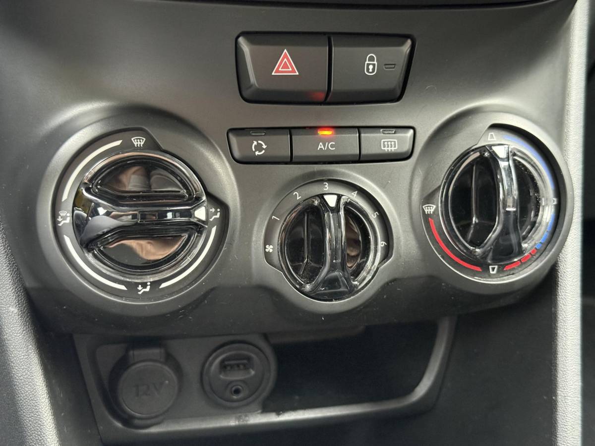 Peugeot 2008 Peugeot 2008 1.2 PureTech Blue Lion 2e Eigenaar|Navi|Carplay|Airco|PDC|Cruise|D-riem vv in 2024|N.A.P|APK tot 11-2026