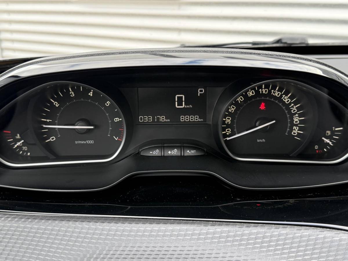 Peugeot 2008 Peugeot 2008 1.2 PureTech Blue Lion 2e Eigenaar|Navi|Carplay|Airco|PDC|Cruise|D-riem vv in 2024|N.A.P|APK tot 11-2026