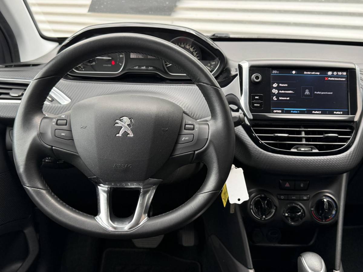 Peugeot 2008 Peugeot 2008 1.2 PureTech Blue Lion 2e Eigenaar|Navi|Carplay|Airco|PDC|Cruise|D-riem vv in 2024|N.A.P|APK tot 11-2026