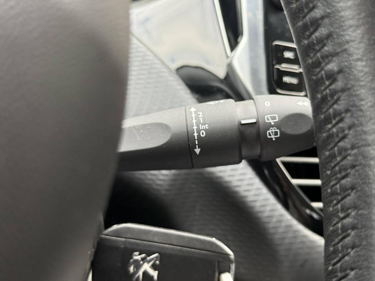 Peugeot 2008 Peugeot 2008 1.2 PureTech Blue Lion 2e Eigenaar|Navi|Carplay|Airco|PDC|Cruise|D-riem vv in 2024|N.A.P|APK tot 11-2026