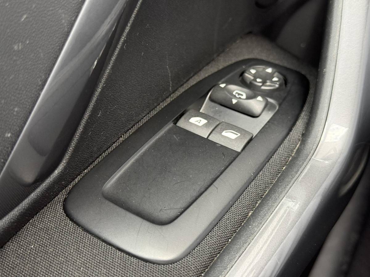 Peugeot 2008 Peugeot 2008 1.2 PureTech Blue Lion 2e Eigenaar|Navi|Carplay|Airco|PDC|Cruise|D-riem vv in 2024|N.A.P|APK tot 11-2026