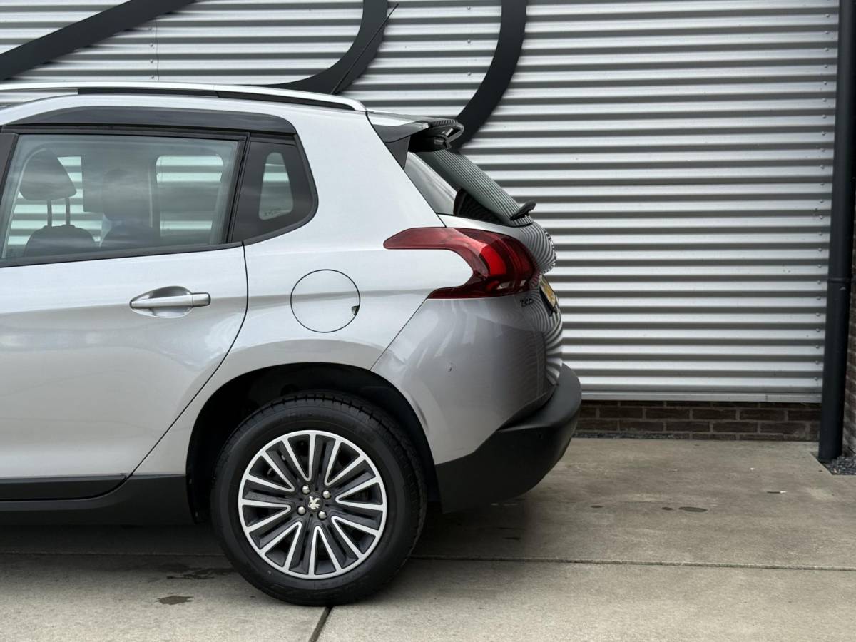 Peugeot 2008 Peugeot 2008 1.2 PureTech Blue Lion 2e Eigenaar|Navi|Carplay|Airco|PDC|Cruise|D-riem vv in 2024|N.A.P|APK tot 11-2026