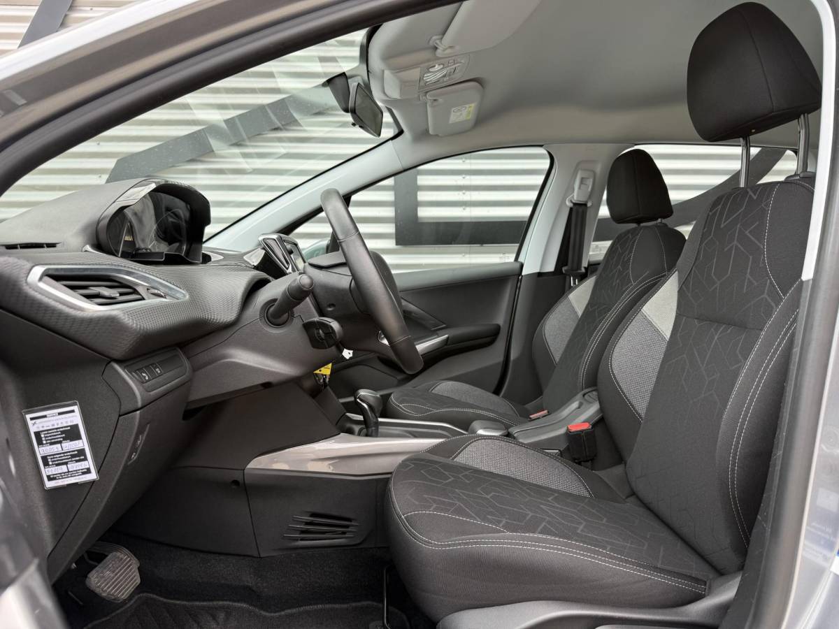 Peugeot 2008 Peugeot 2008 1.2 PureTech Blue Lion 2e Eigenaar|Navi|Carplay|Airco|PDC|Cruise|D-riem vv in 2024|N.A.P|APK tot 11-2026