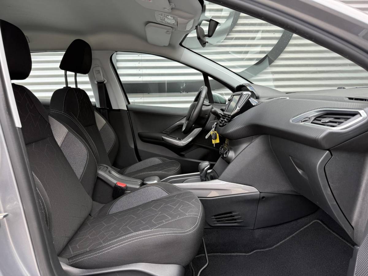 Peugeot 2008 Peugeot 2008 1.2 PureTech Blue Lion 2e Eigenaar|Navi|Carplay|Airco|PDC|Cruise|D-riem vv in 2024|N.A.P|APK tot 11-2026