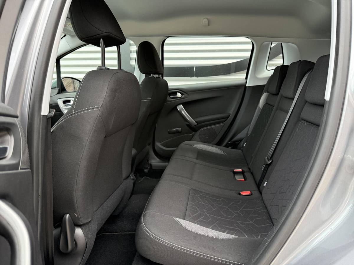 Peugeot 2008 Peugeot 2008 1.2 PureTech Blue Lion 2e Eigenaar|Navi|Carplay|Airco|PDC|Cruise|D-riem vv in 2024|N.A.P|APK tot 11-2026