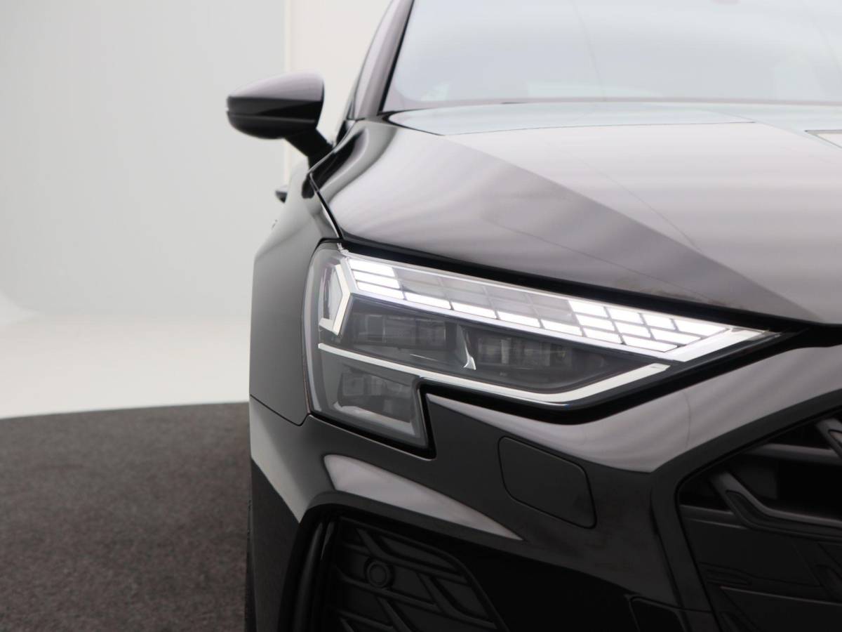 Audi A3 Audi A3 Sportback 45 TFSi e 272 Pk S-Line Competition | Stoelverwarming | Panorama dak | Sonos Audio | Camera | Full LED | 18 Inch | 155 Km !!