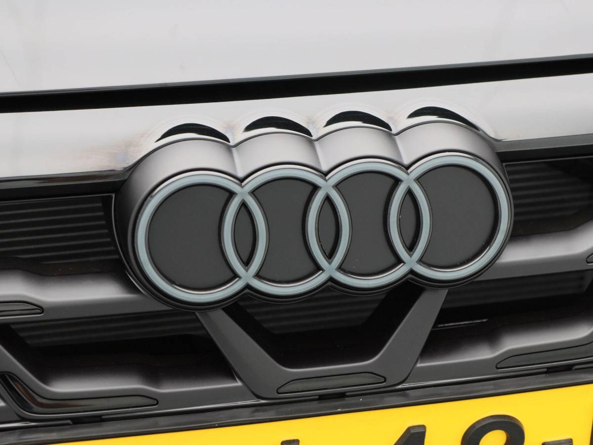Audi A3 Audi A3 Sportback 45 TFSi e 272 Pk S-Line Competition | Stoelverwarming | Panorama dak | Sonos Audio | Camera | Full LED | 18 Inch | 155 Km !!