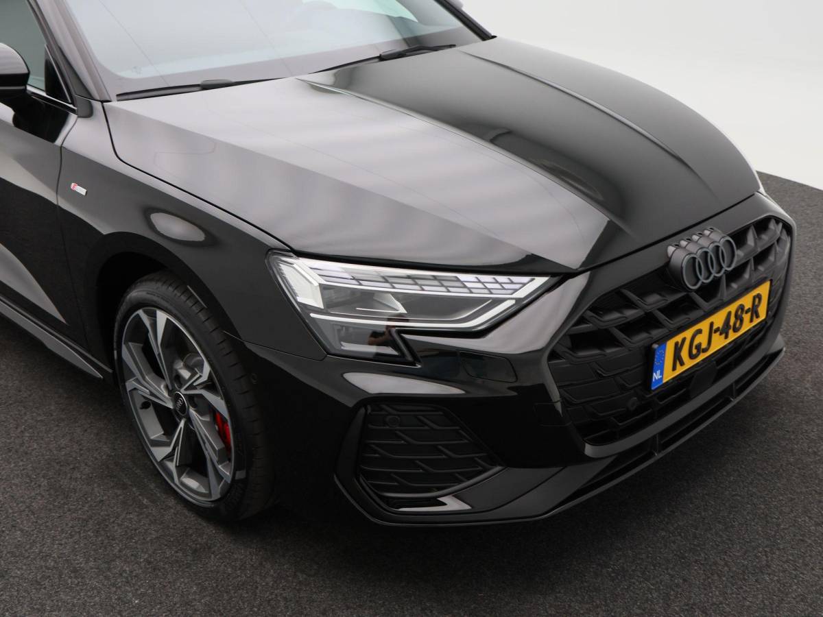 Audi A3 Audi A3 Sportback 45 TFSi e 272 Pk S-Line Competition | Stoelverwarming | Panorama dak | Sonos Audio | Camera | Full LED | 18 Inch | 155 Km !!