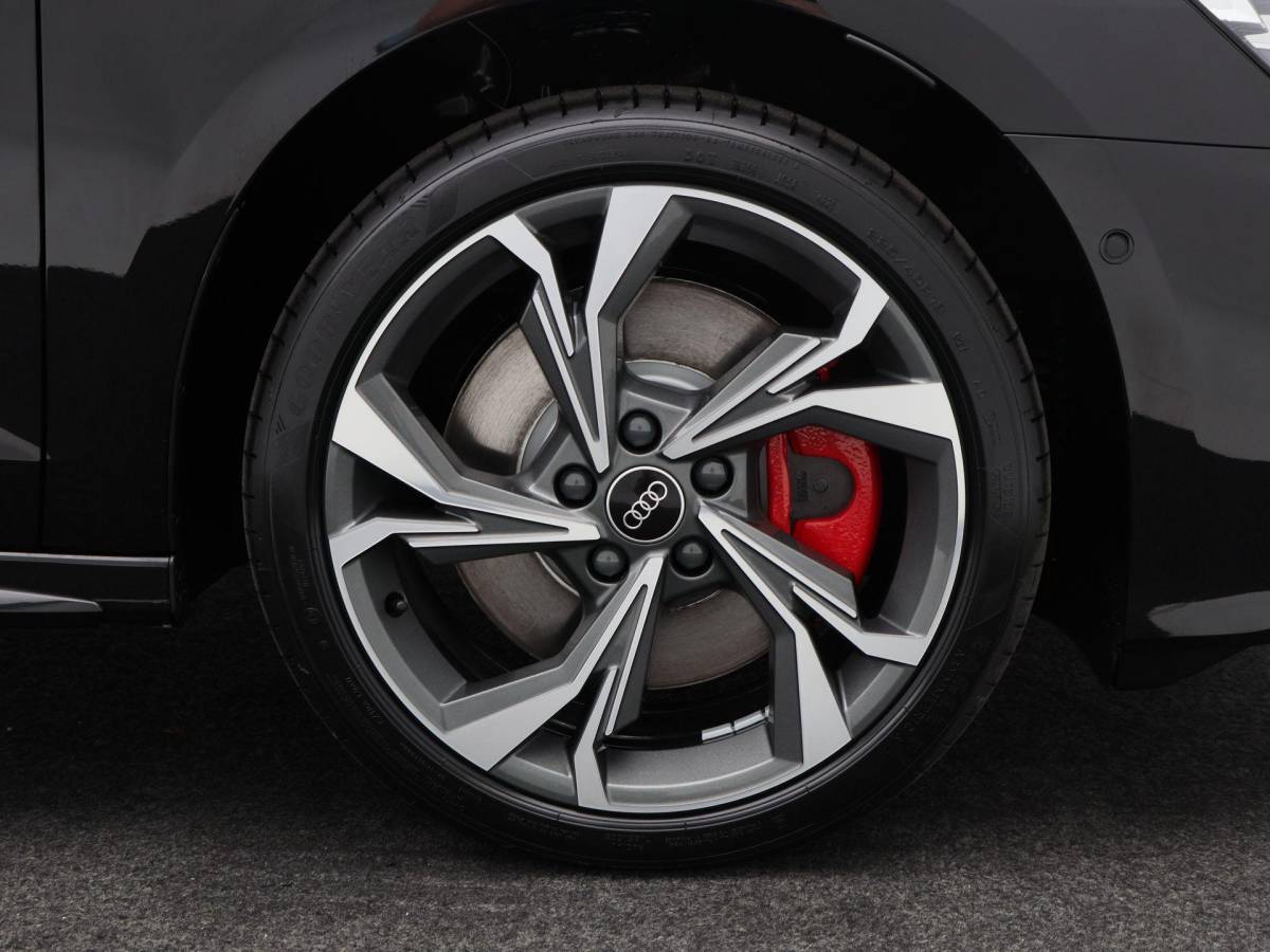 Audi A3 Audi A3 Sportback 45 TFSi e 272 Pk S-Line Competition | Stoelverwarming | Panorama dak | Sonos Audio | Camera | Full LED | 18 Inch | 155 Km !!