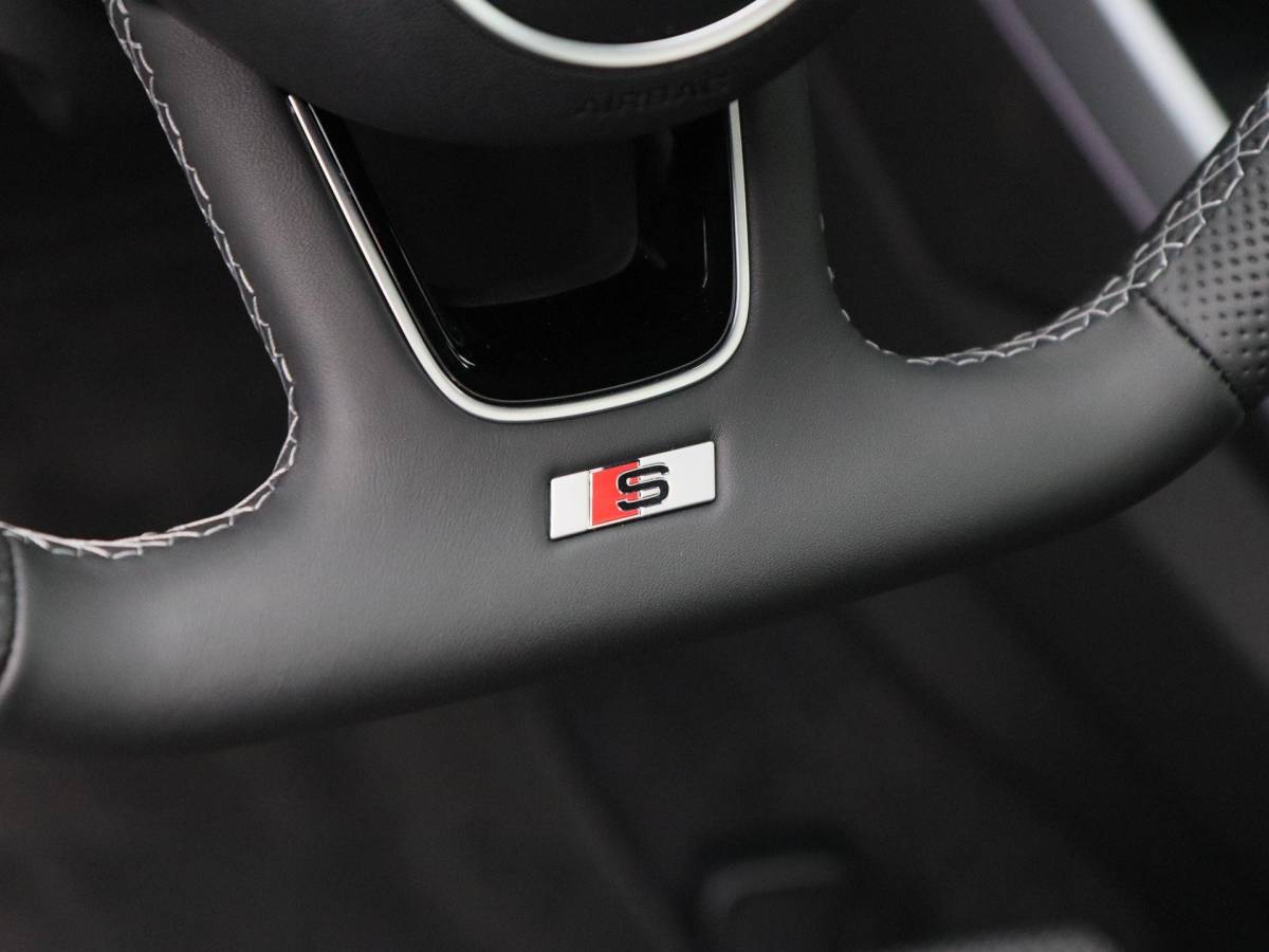 Audi A3 Audi A3 Sportback 45 TFSi e 272 Pk S-Line Competition | Stoelverwarming | Panorama dak | Sonos Audio | Camera | Full LED | 18 Inch | 155 Km !!