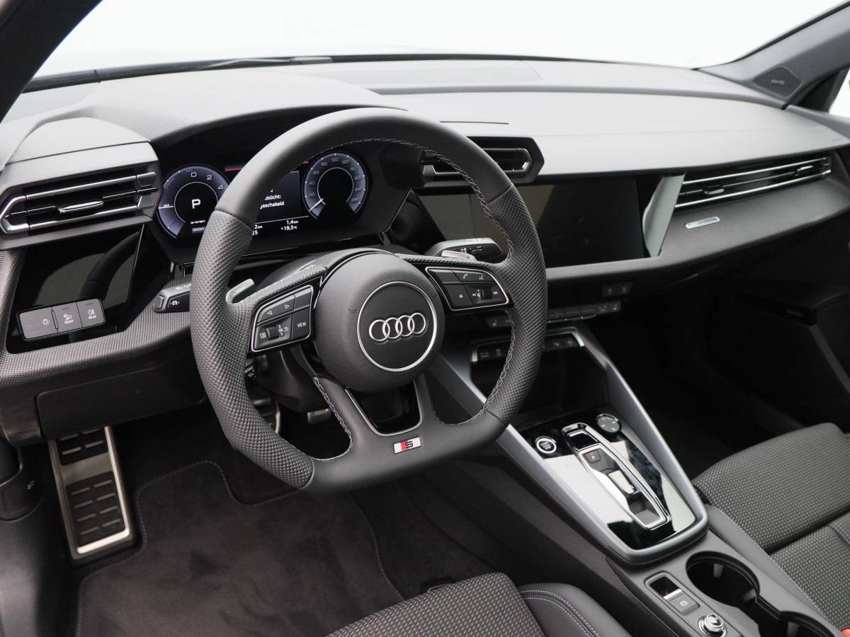 Audi A3 Audi A3 Sportback 45 TFSi e 272 Pk S-Line Competition | Stoelverwarming | Panorama dak | Sonos Audio | Camera | Full LED | 18 Inch | 155 Km !!