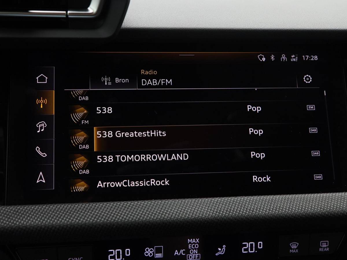 Audi A3 Audi A3 Sportback 45 TFSi e 272 Pk S-Line Competition | Stoelverwarming | Panorama dak | Sonos Audio | Camera | Full LED | 18 Inch | 155 Km !!