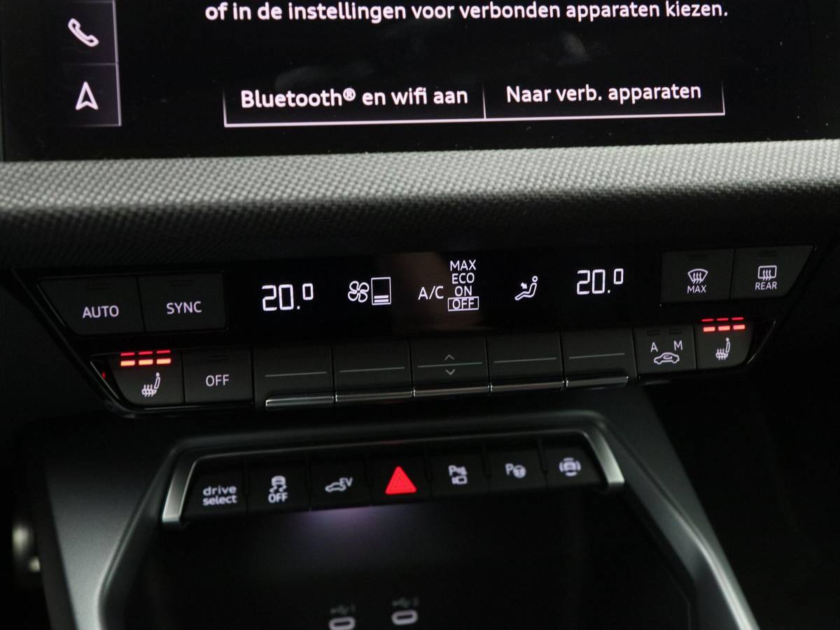 Audi A3 Audi A3 Sportback 45 TFSi e 272 Pk S-Line Competition | Stoelverwarming | Panorama dak | Sonos Audio | Camera | Full LED | 18 Inch | 155 Km !!