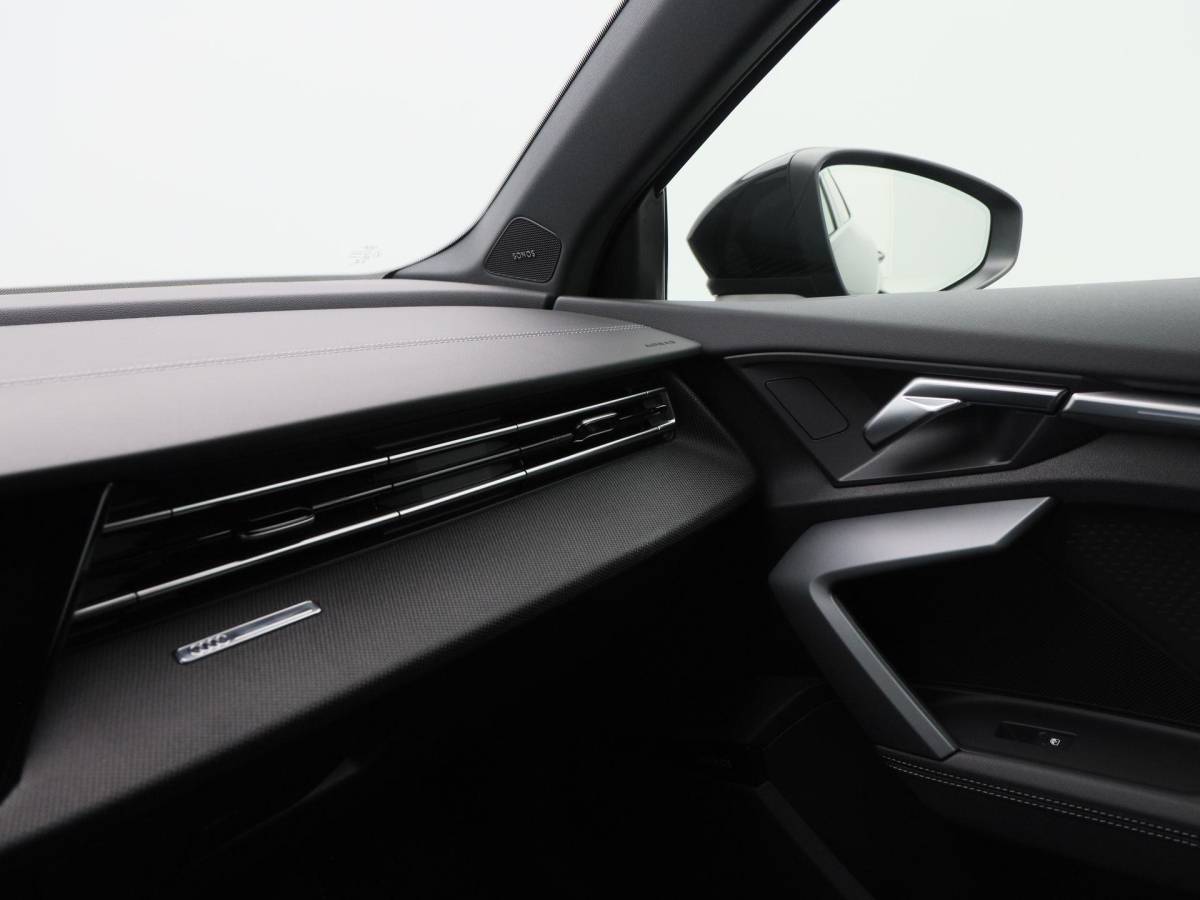Audi A3 Audi A3 Sportback 45 TFSi e 272 Pk S-Line Competition | Stoelverwarming | Panorama dak | Sonos Audio | Camera | Full LED | 18 Inch | 155 Km !!