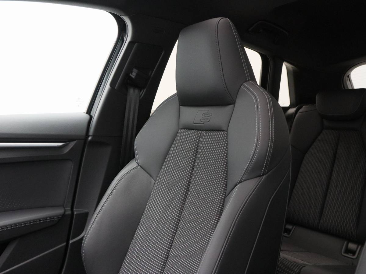Audi A3 Audi A3 Sportback 45 TFSi e 272 Pk S-Line Competition | Stoelverwarming | Panorama dak | Sonos Audio | Camera | Full LED | 18 Inch | 155 Km !!