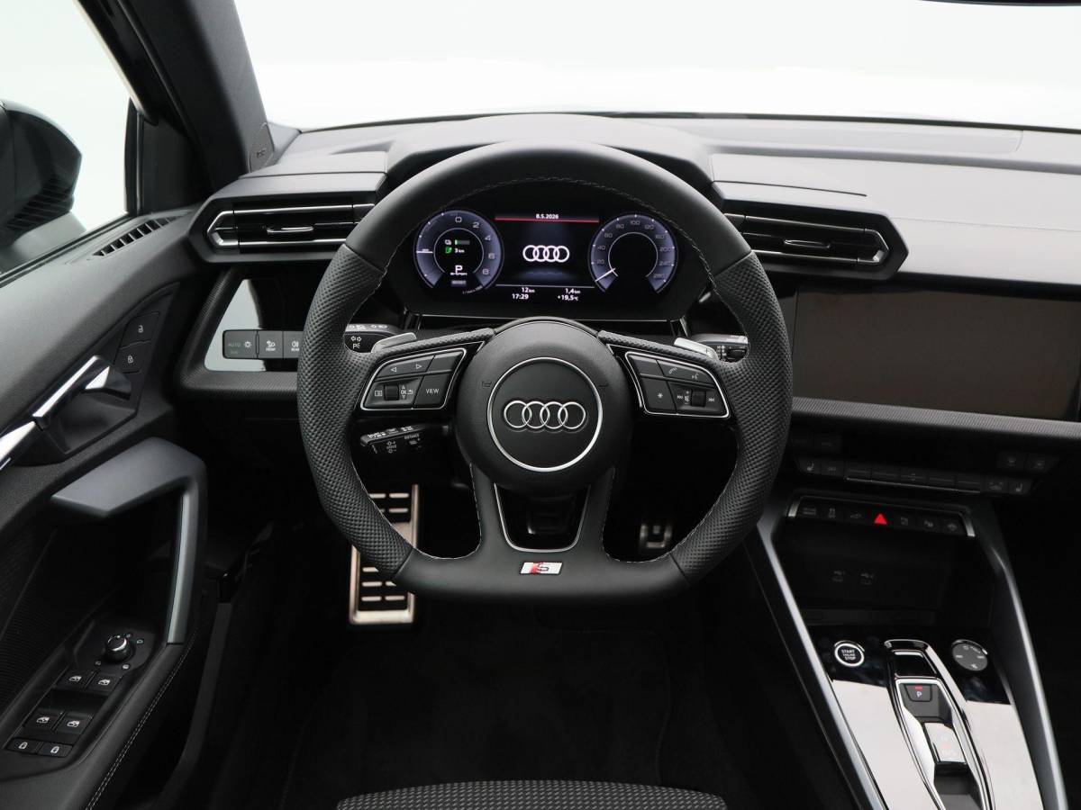 Audi A3 Audi A3 Sportback 45 TFSi e 272 Pk S-Line Competition | Stoelverwarming | Panorama dak | Sonos Audio | Camera | Full LED | 18 Inch | 155 Km !!