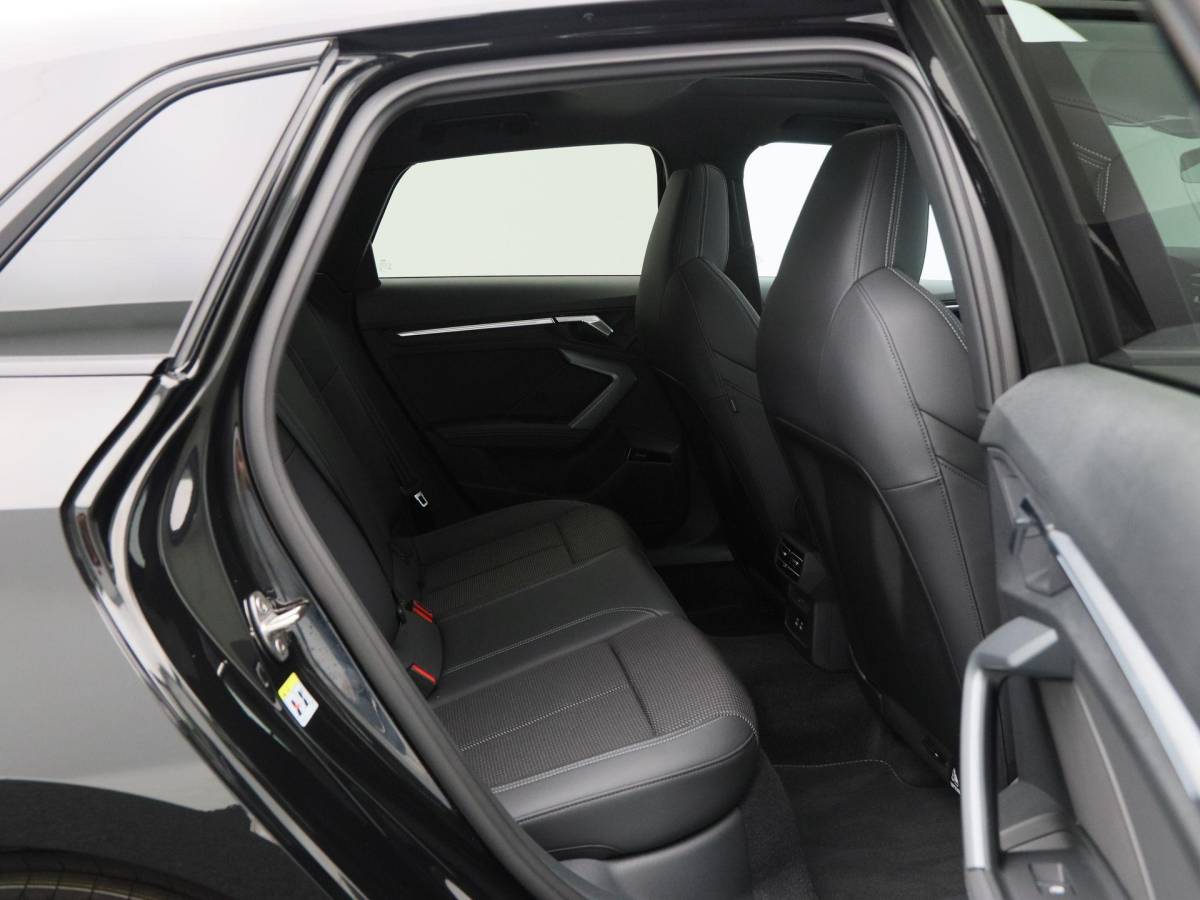 Audi A3 Audi A3 Sportback 45 TFSi e 272 Pk S-Line Competition | Stoelverwarming | Panorama dak | Sonos Audio | Camera | Full LED | 18 Inch | 155 Km !!