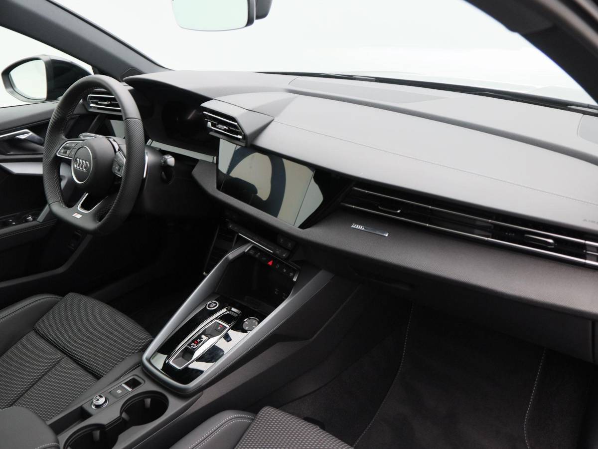 Audi A3 Audi A3 Sportback 45 TFSi e 272 Pk S-Line Competition | Stoelverwarming | Panorama dak | Sonos Audio | Camera | Full LED | 18 Inch | 155 Km !!