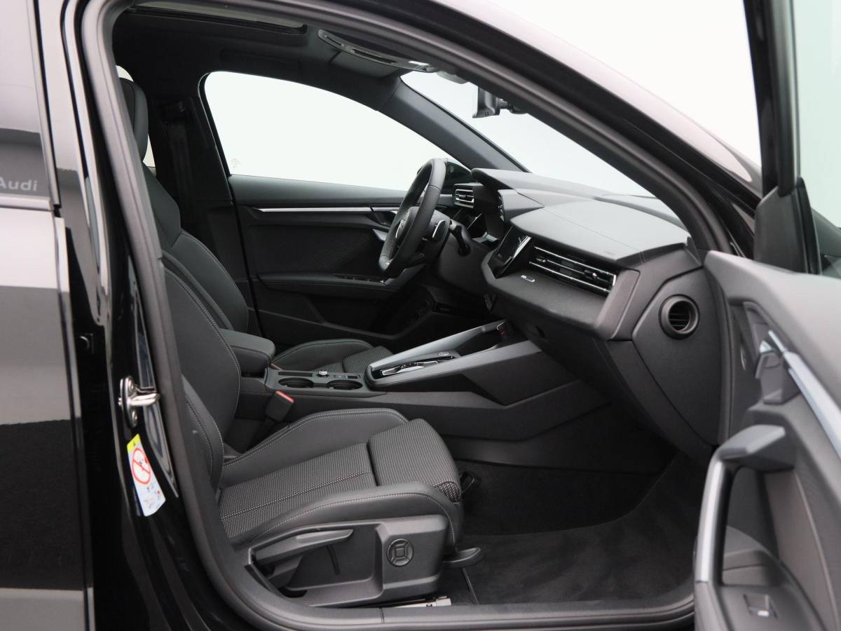 Audi A3 Audi A3 Sportback 45 TFSi e 272 Pk S-Line Competition | Stoelverwarming | Panorama dak | Sonos Audio | Camera | Full LED | 18 Inch | 155 Km !!
