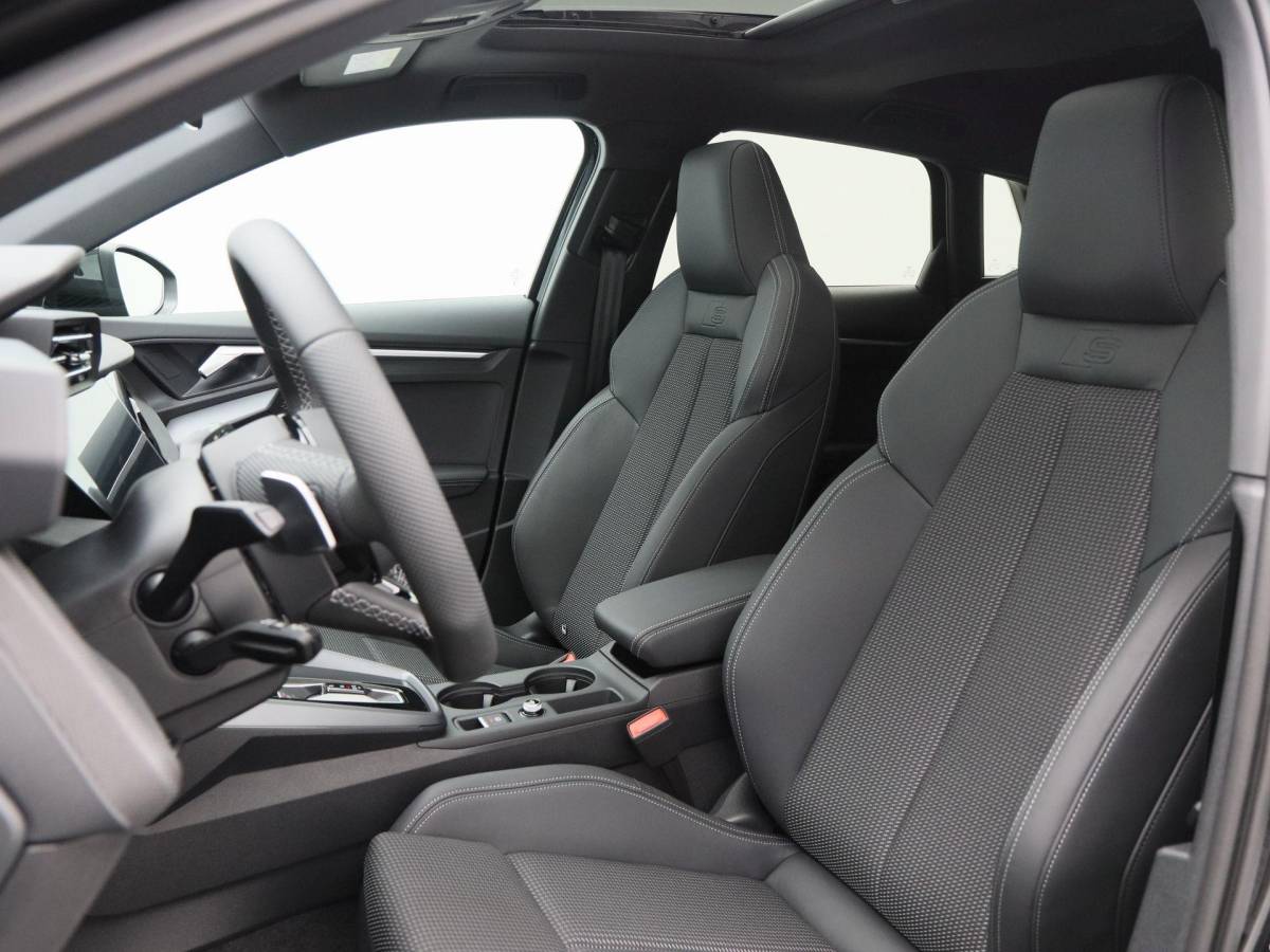 Audi A3 Audi A3 Sportback 45 TFSi e 272 Pk S-Line Competition | Stoelverwarming | Panorama dak | Sonos Audio | Camera | Full LED | 18 Inch | 155 Km !!